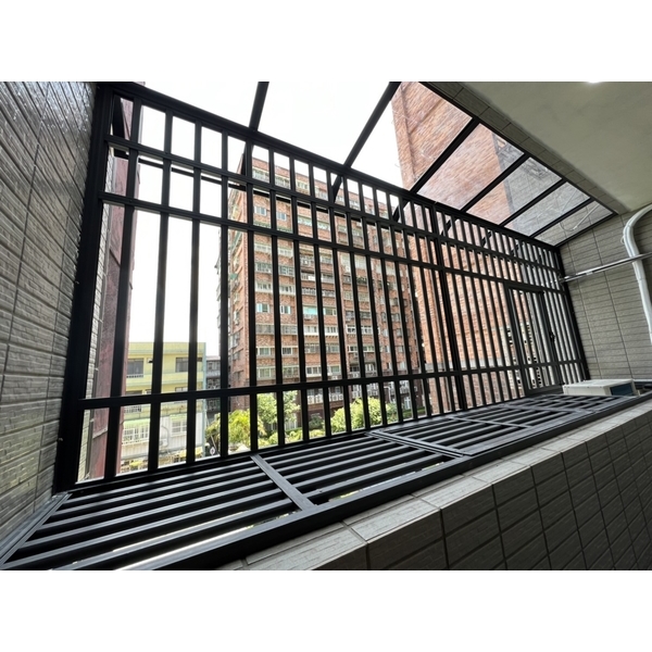 新北市樹林區透天住宅-加裝鋁鋼構雨遮&鋁合金防盜窗&冷氣維修防護籠 新北市樹林區透天住宅-加裝鋁鋼構雨遮&鋁合金防盜窗&冷氣維修防護籠