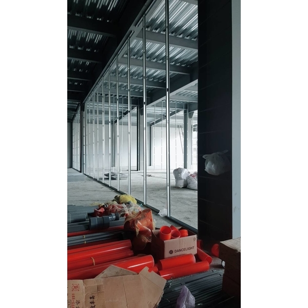 輕隔間施工中 輕隔間施工中