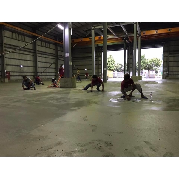 座騎式鏡面整體粉光 座騎式鏡面整體粉光