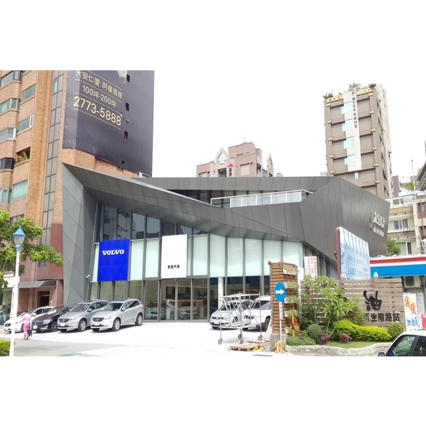 VOLVO新凱汽車新生展示館-玻璃帷幕、鋁格柵、鋁包板、造型金屬板 VOLVO新凱汽車新生展示館-玻璃帷幕、鋁格柵、鋁包板、造型金屬板