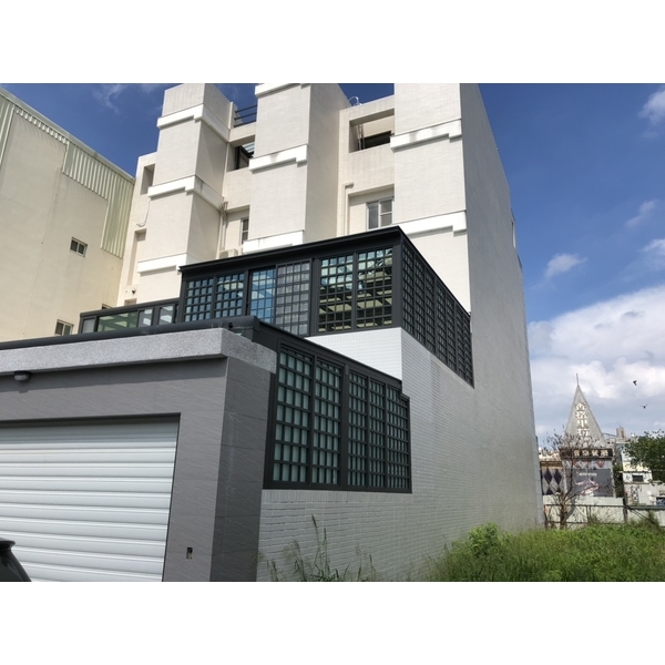 採光罩加格子窗-毅展企業社