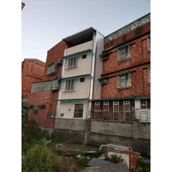 頂樓加建＆牆壁封不銹鋼板＆後白鐵窗及雨遮-金界工程行