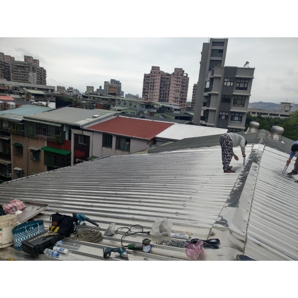 屋頂烤漆板＆覆蓋不銹鋼板エ程-金界工程行