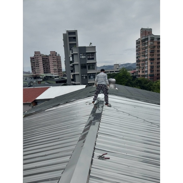 屋頂烤漆板＆覆蓋不銹鋼板エ程-金界工程行