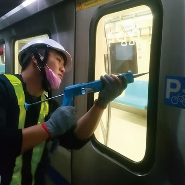 防水工程-捷運車體UV膠施工 防水工程-捷運車體UV膠施工
