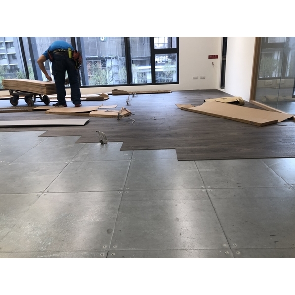 辦公室地磚鋪設工程