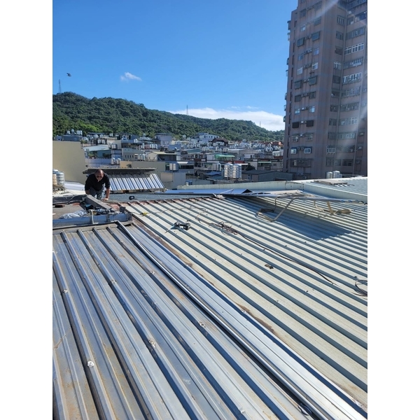 鐵皮屋頂加延白鐵浪板工程