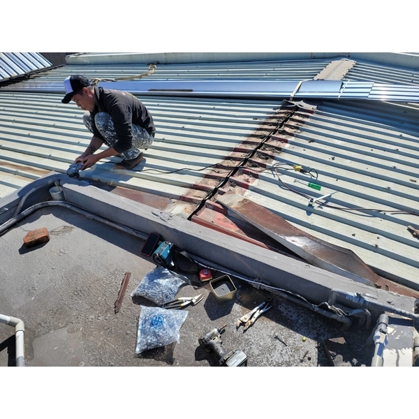鐵皮屋頂加延白鐵浪板工程-佳德金屬企業社