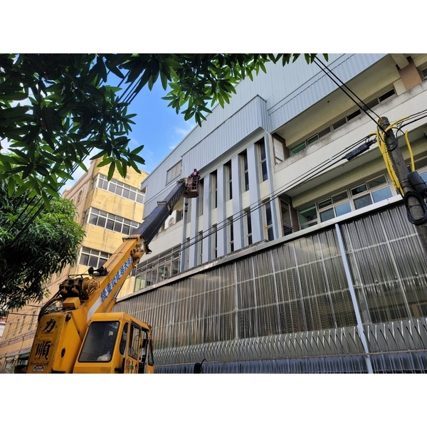 水泥外牆水泥剝落 封製鐵皮預防水泥剝落-佳德金屬企業社