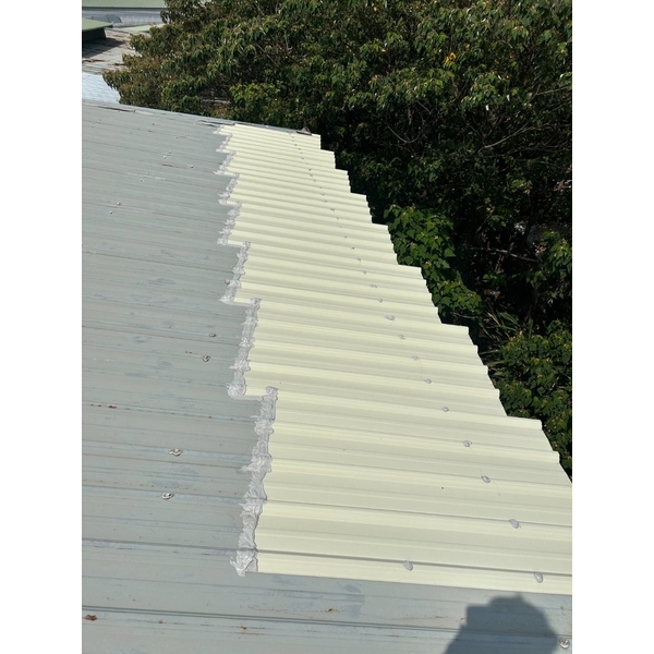 鐵皮屋頂板尾鏽蝕延板360米。420片