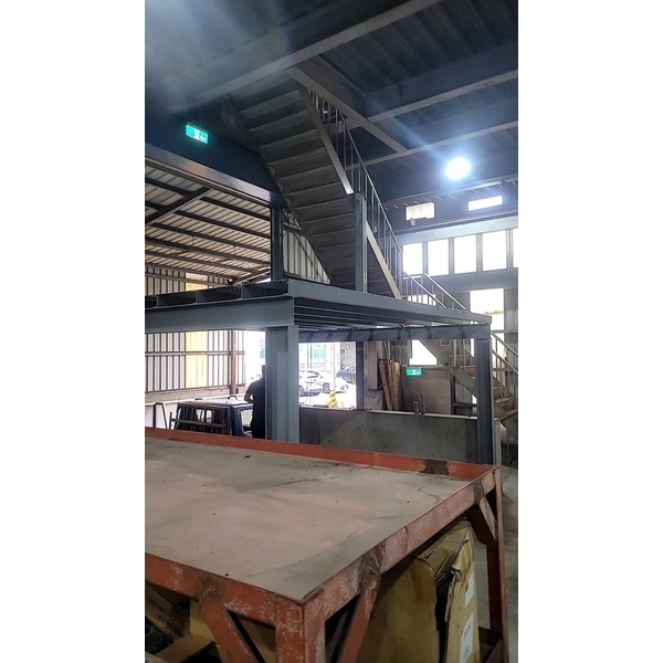 廠內鋼構平台製作安裝含扶手