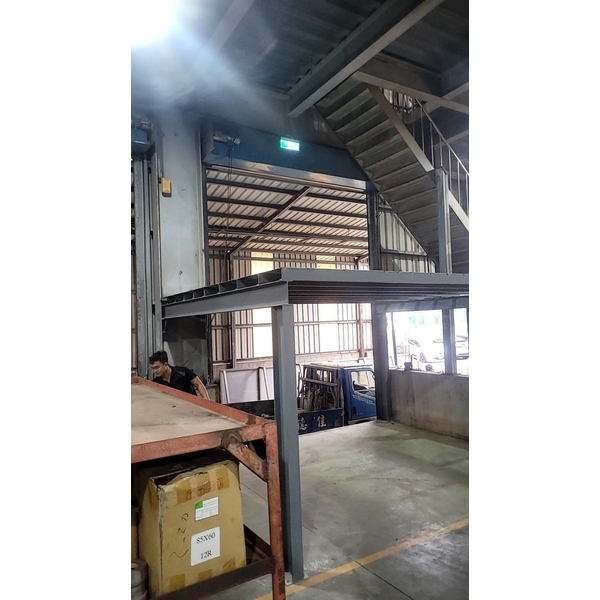 廠內鋼構平台製作安裝含扶手