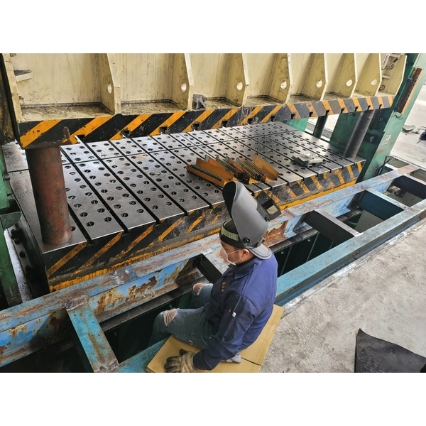 機台移機-底座補強焊接工程 6張-佳德金屬企業社