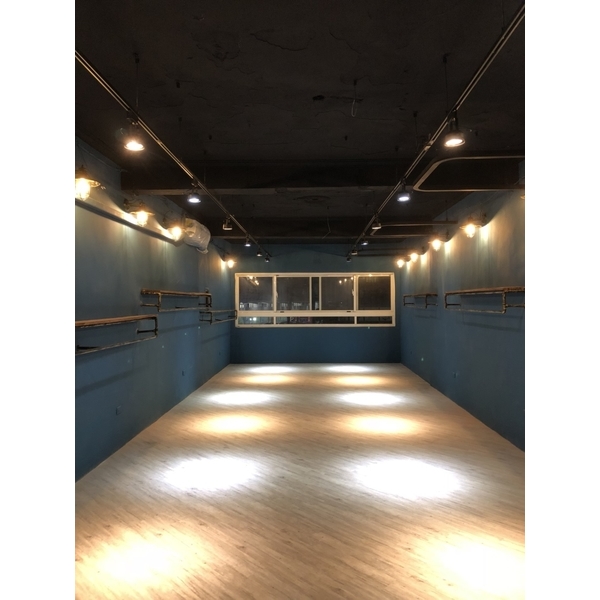 桃園西裝店工業風設計施工