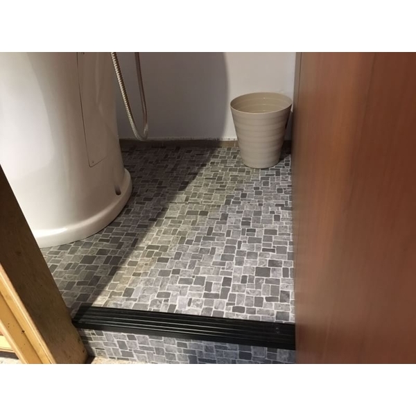 2019髮廊-復古馬賽克塑膠地磚製作