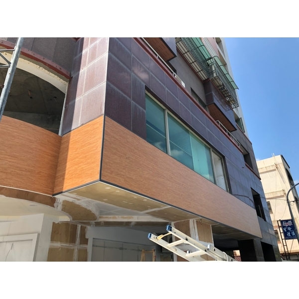 新營-塑膠地磚外牆(完工後)-居久屋企業有限公司