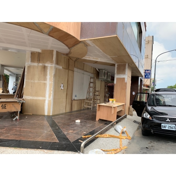 新營-塑膠地磚外牆(施工中)