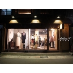 服飾店面展示櫥窗