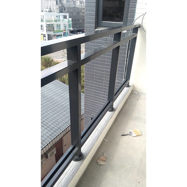 陽台玻璃欄桿-銓盛鍛造工程行