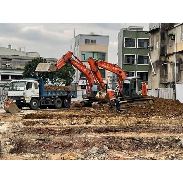 基礎開挖工程