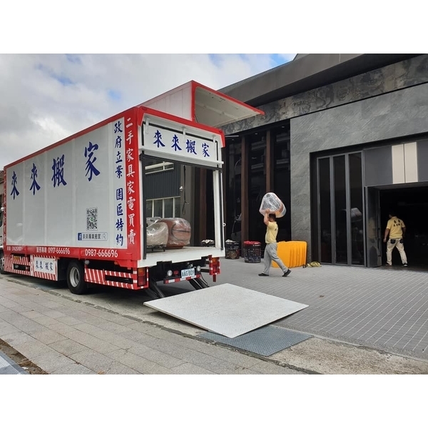 11噸歐翼可側掀箱型大貨車 11噸歐翼可側掀箱型大貨車