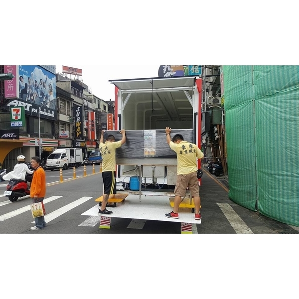 11噸歐翼可側掀箱型大貨車 11噸歐翼可側掀箱型大貨車