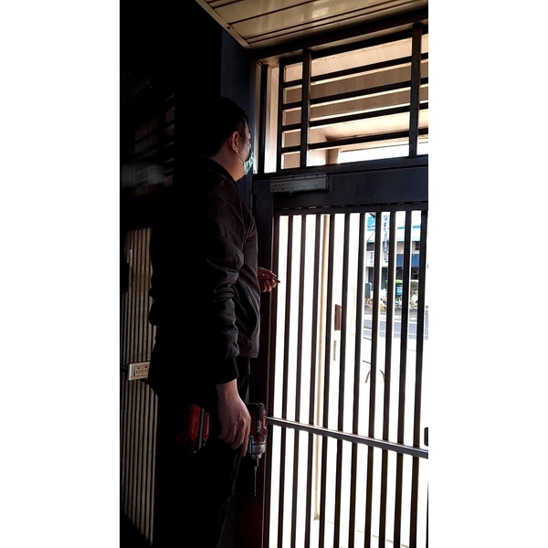金屬（防火）門更新維修保養-真品商行