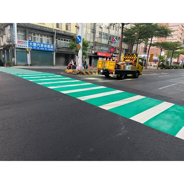 人行道－冷塑型彩色止滑道路塗料-新晟化工原料企業有限公司