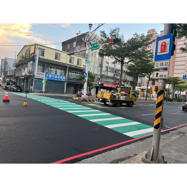 人行道－冷塑型彩色止滑道路塗料-新晟化工原料企業有限公司