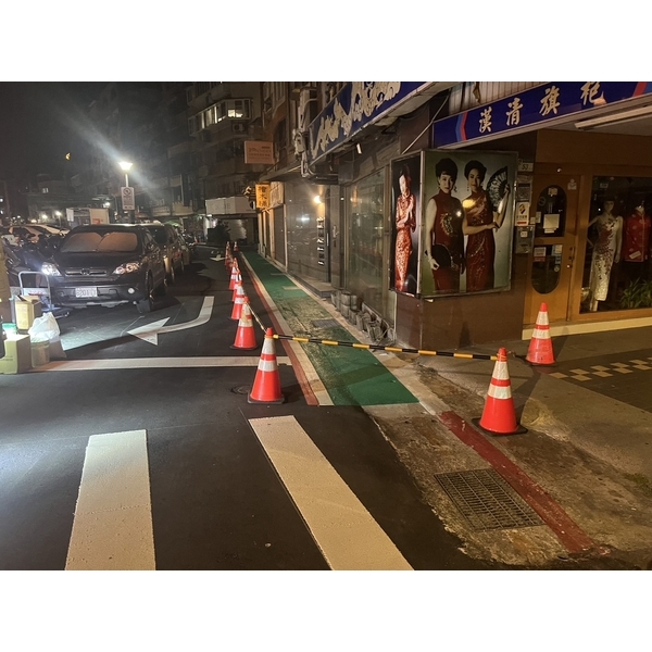 人行道－冷塑型彩色止滑道路塗料-新晟化工原料企業有限公司