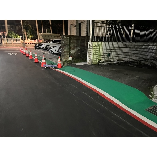 人行道－冷塑型彩色止滑道路塗料-新晟化工原料企業有限公司