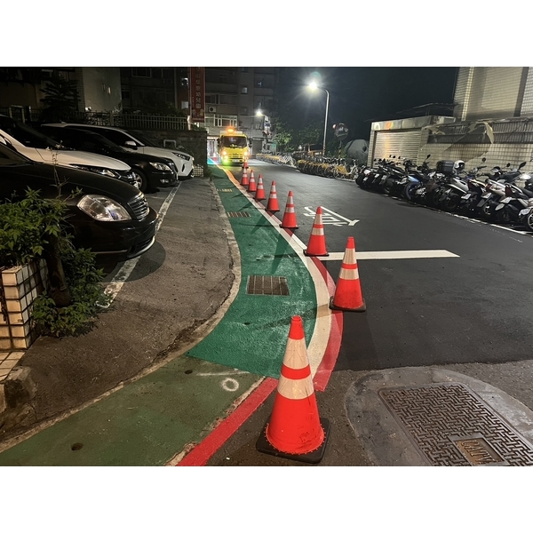 人行道－冷塑型彩色止滑道路塗料-新晟化工原料企業有限公司