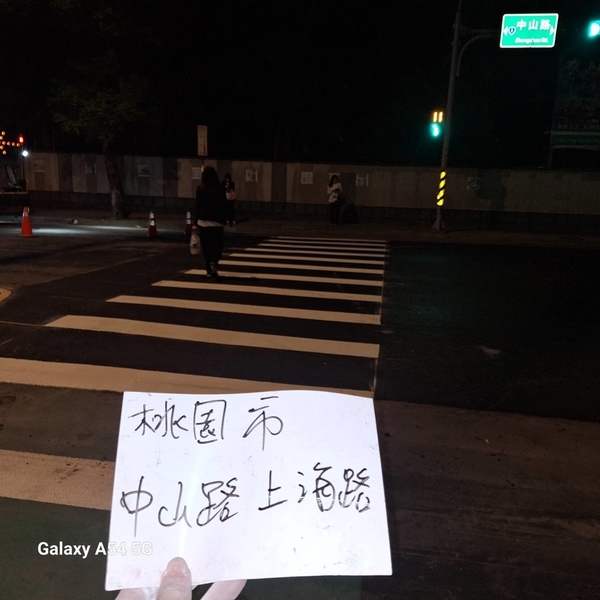 斑馬線－冷塑型彩色止滑道路塗料-新晟化工原料企業有限公司