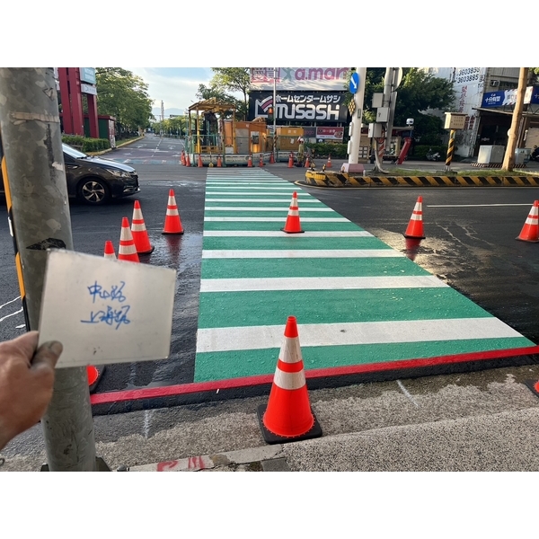 斑馬線－冷塑型彩色止滑道路塗料-新晟化工原料企業有限公司