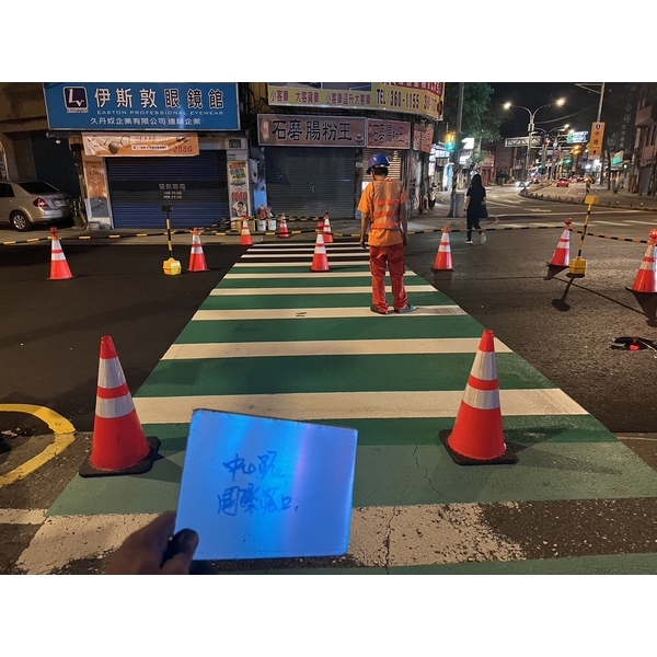 斑馬線－冷塑型彩色止滑道路塗料-新晟化工原料企業有限公司