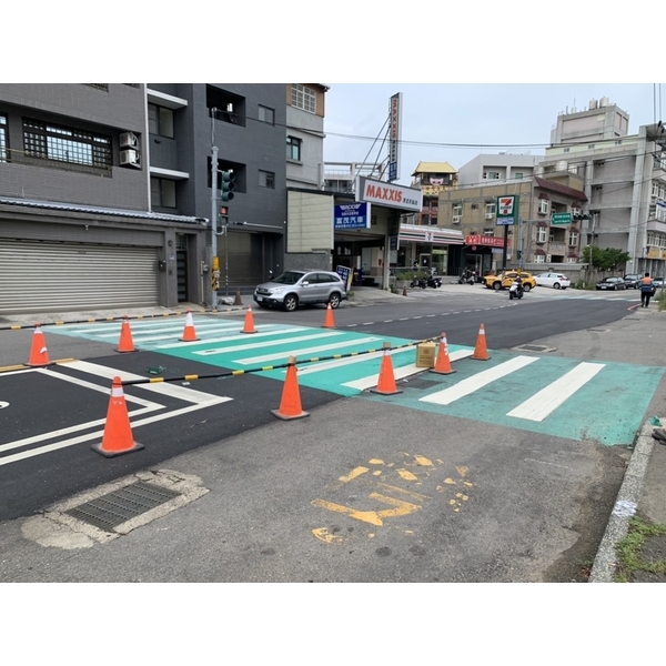 斑馬線－冷塑型彩色止滑道路塗料-新晟化工原料企業有限公司