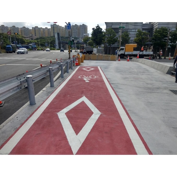 自行車道－冷塑型彩色止滑道路塗料-新晟化工原料企業有限公司