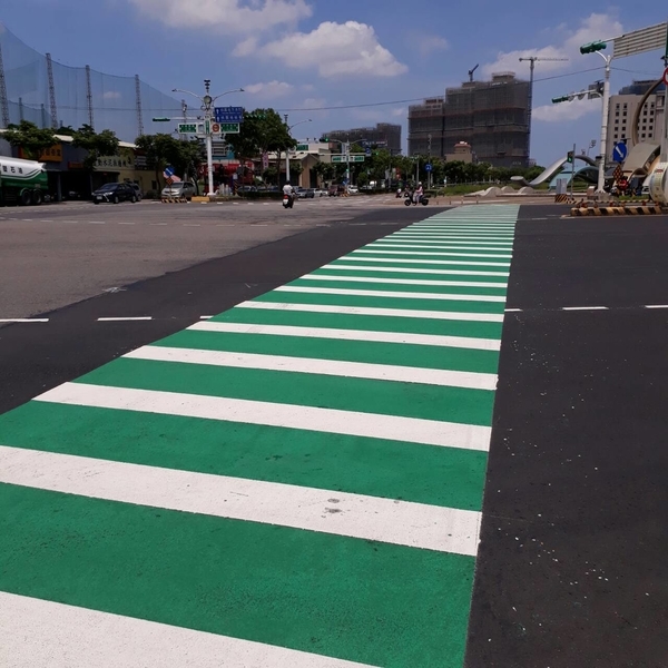 斑馬線－冷塑型彩色止滑道路塗料-新晟化工原料企業有限公司