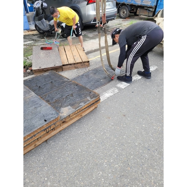 道路孔蓋彩色止滑塗料施工現場更換 道路孔蓋彩色止滑塗料施工現場更換