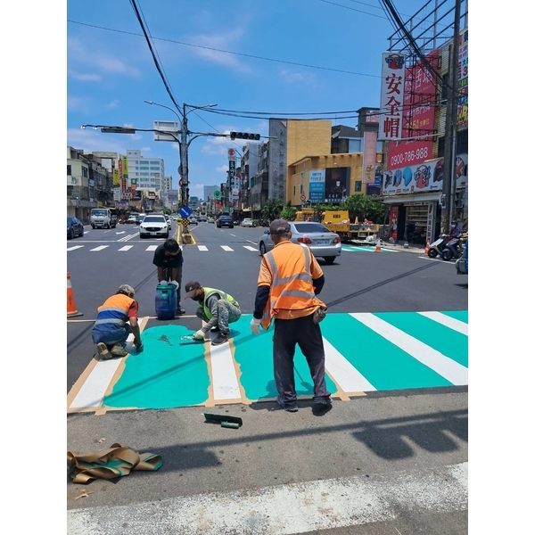 冷塑型彩色止滑道路塗料-道路斑馬線施工-新晟化工原料企業有限公司
