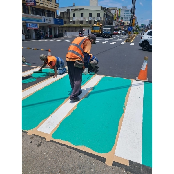冷塑型彩色止滑道路塗料-道路斑馬線施工-新晟化工原料企業有限公司