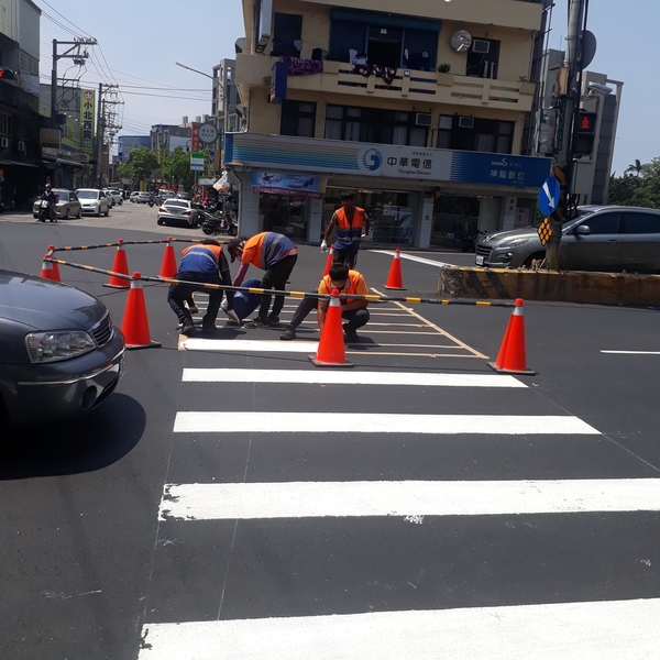 斑馬線－冷塑型彩色止滑道路塗料-新晟化工原料企業有限公司