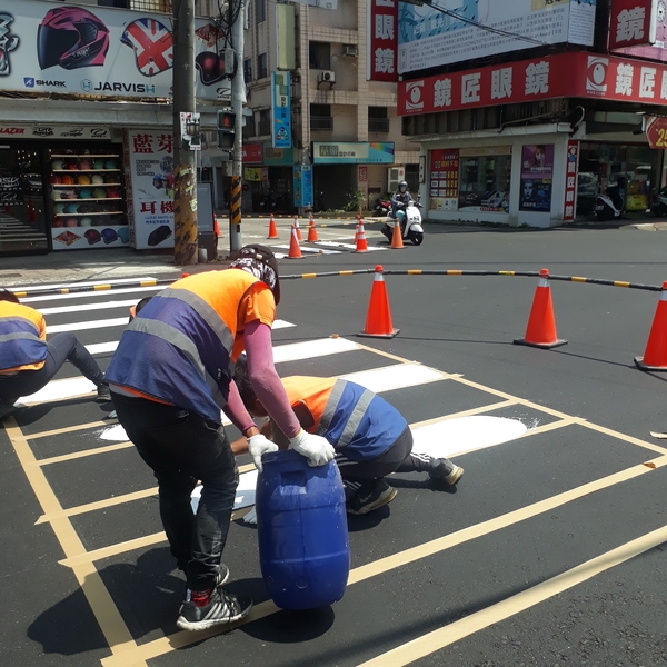 斑馬線－冷塑型彩色止滑道路塗料-新晟化工原料企業有限公司
