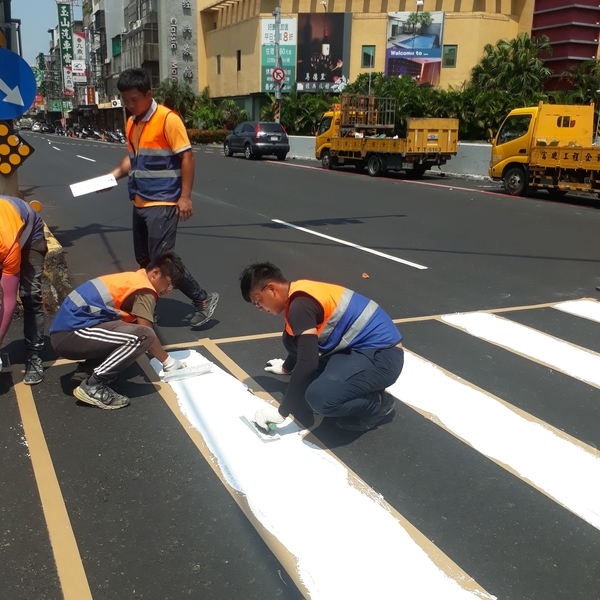斑馬線－冷塑型彩色止滑道路塗料-新晟化工原料企業有限公司