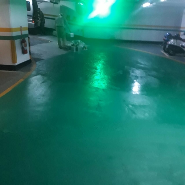 大樓地下室停車場 -彩色止滑道路施工塗料-新晟化工原料企業有限公司
