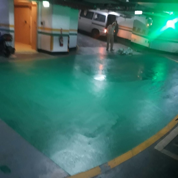 大樓地下室停車場 -彩色止滑道路施工塗料-新晟化工原料企業有限公司