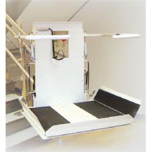 階梯式輪椅昇降平台-成昇實業股份有限公司