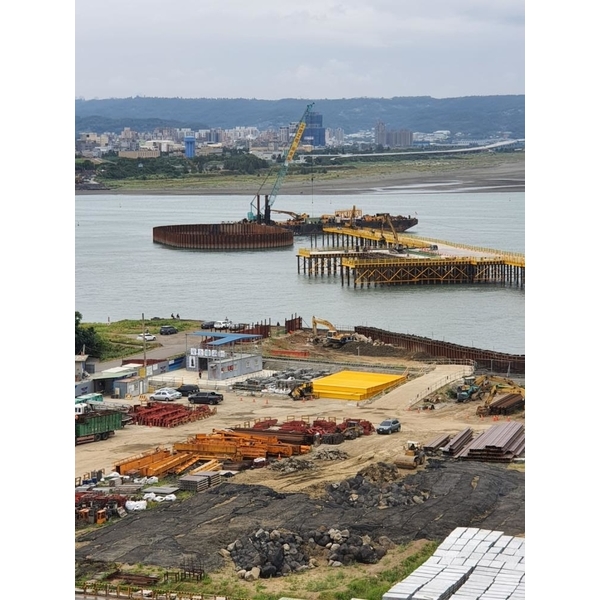 淡江大橋-鋼板樁圍堰、安全支撐、施工構台、施工便橋 淡江大橋-鋼板樁圍堰、安全支撐、施工構台、施工便橋