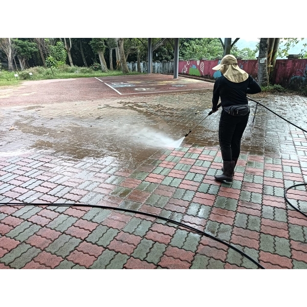 連鎖磚高壓沖洗