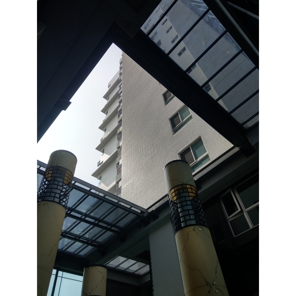 電動採光罩台南皇龍建設天朵大樓中庭開啟關閉-龍諸企業有限公司